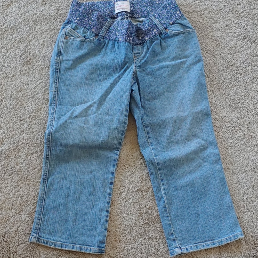 Maternity capris